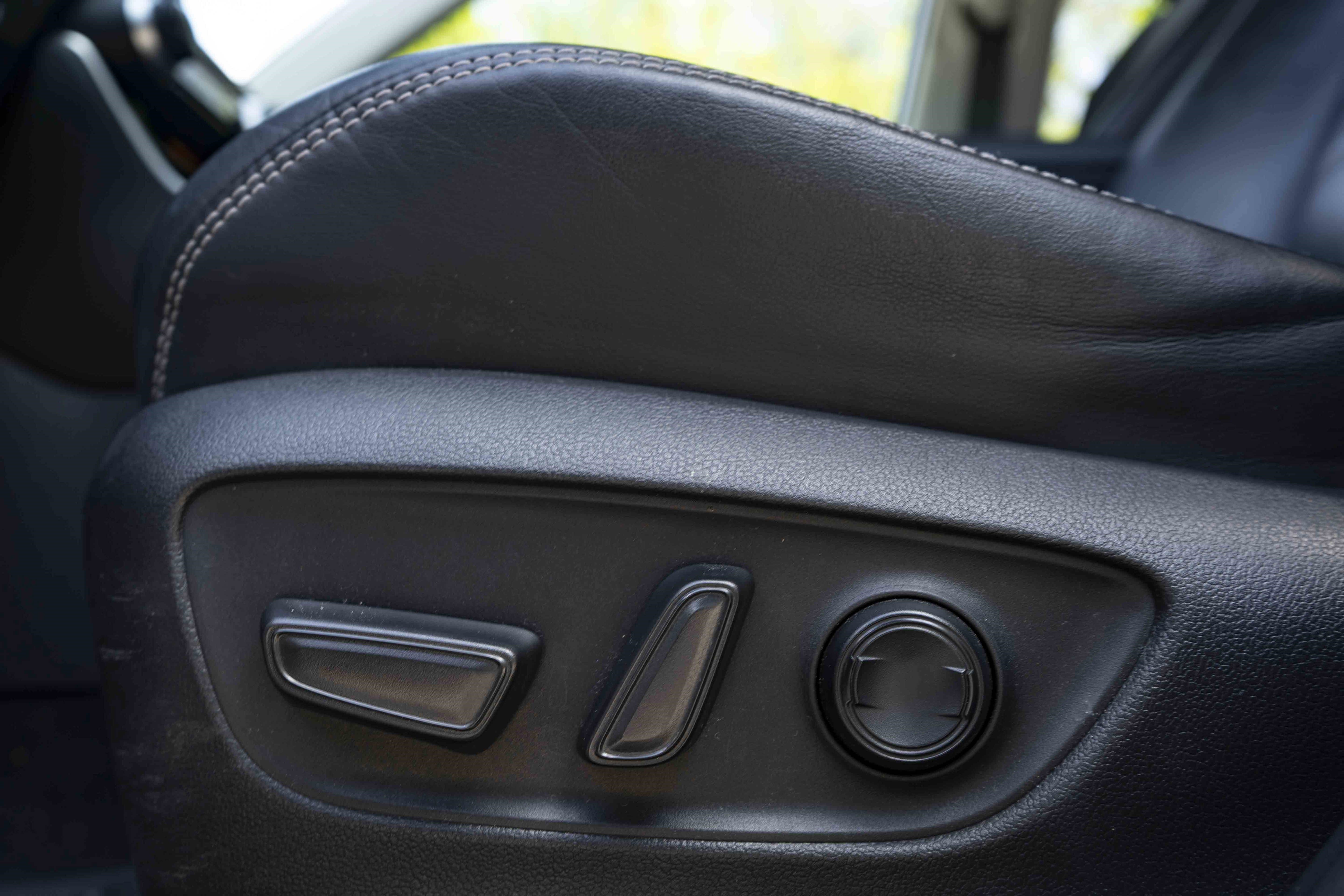 Used 2019 Toyota RAV4 XLE Premium image 38