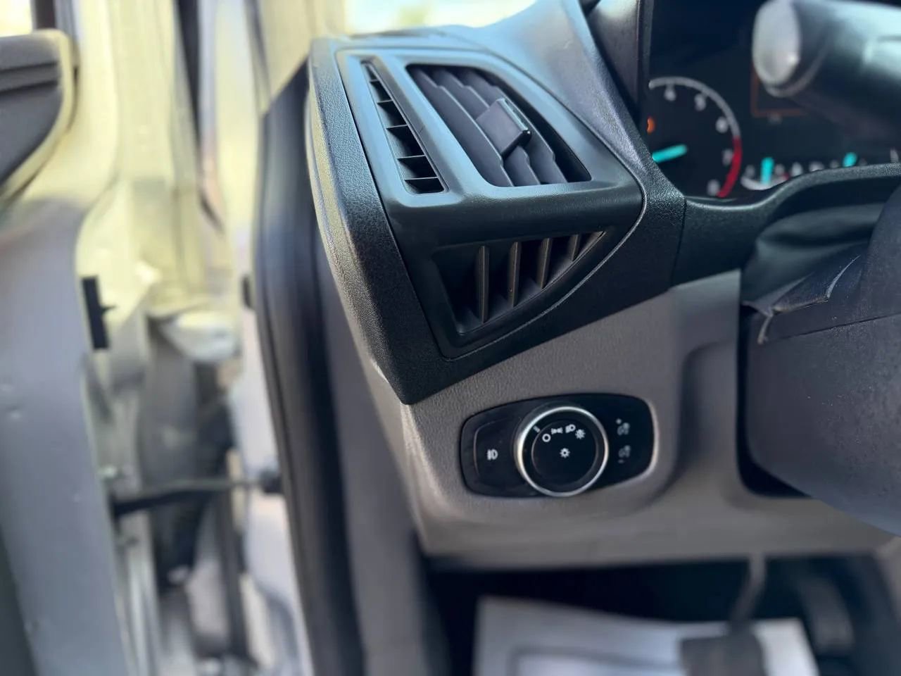 Used 2019 Ford Transit Connect XLT image 40