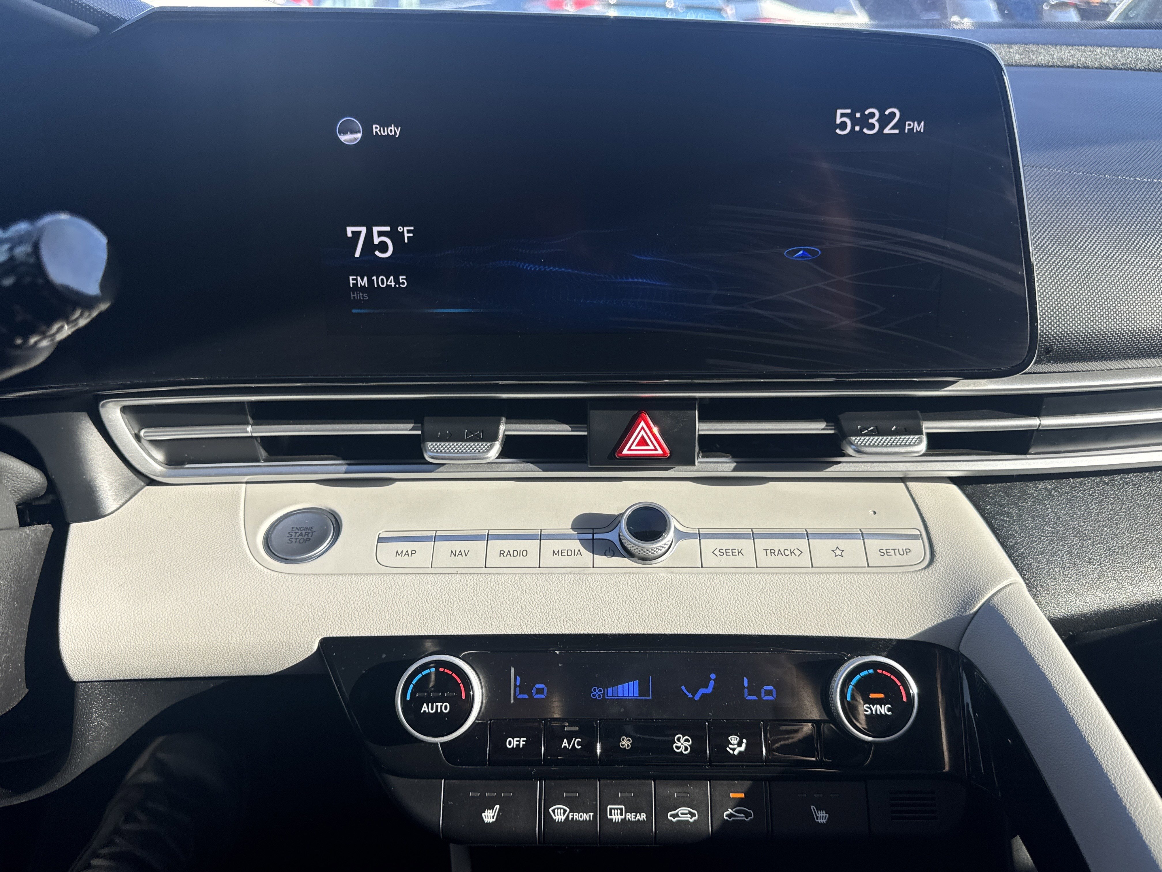 Used 2021 Hyundai Elantra Limited image 18