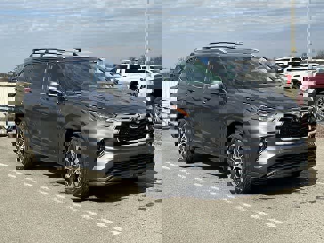 Used 2023 Toyota Highlander XLE image 23