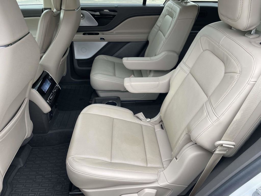 Certified 2023 Lincoln Aviator Reserve w/ Equipment Group 201A image 12