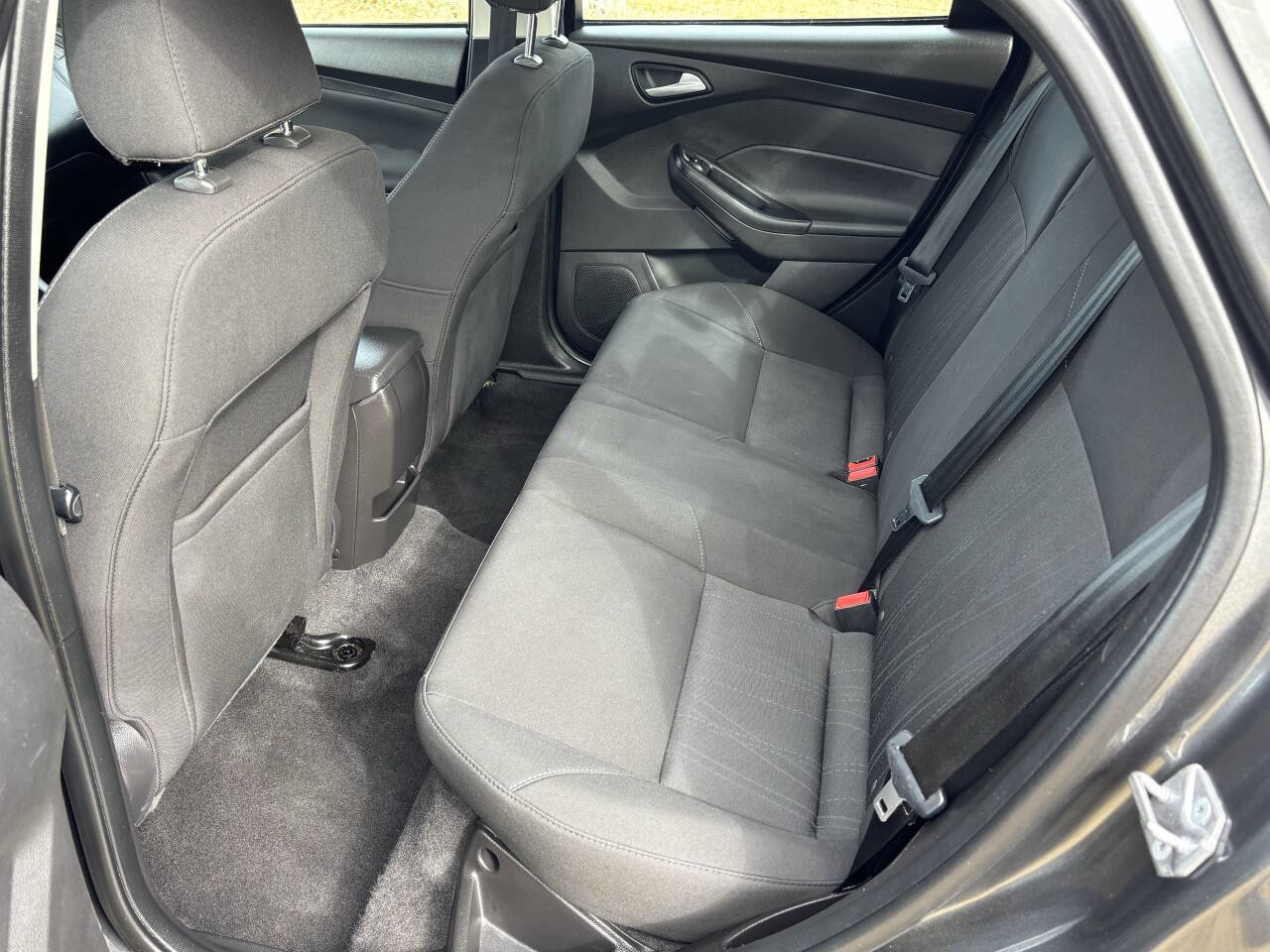 Used 2017 Ford Focus SE image 8