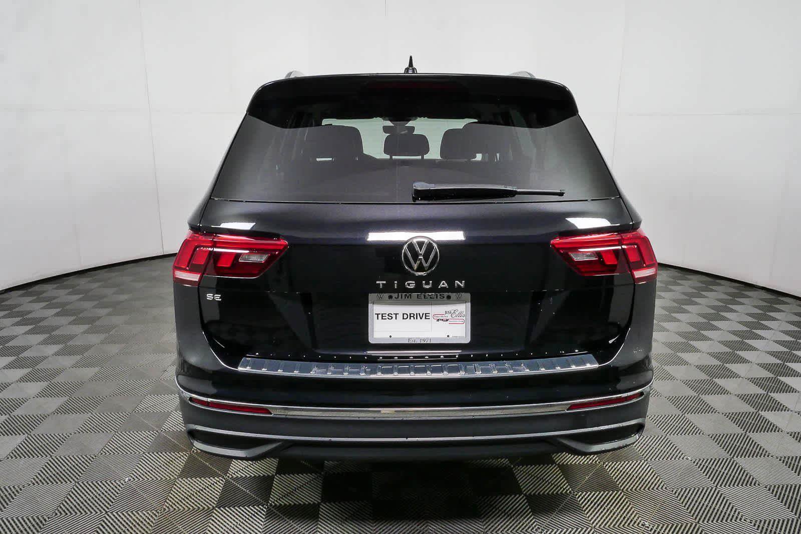 Certified 2024 Volkswagen Tiguan SE FWD image 27