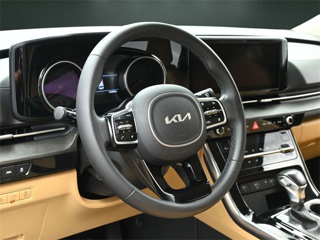 Used 2022 Kia Carnival EX image 21