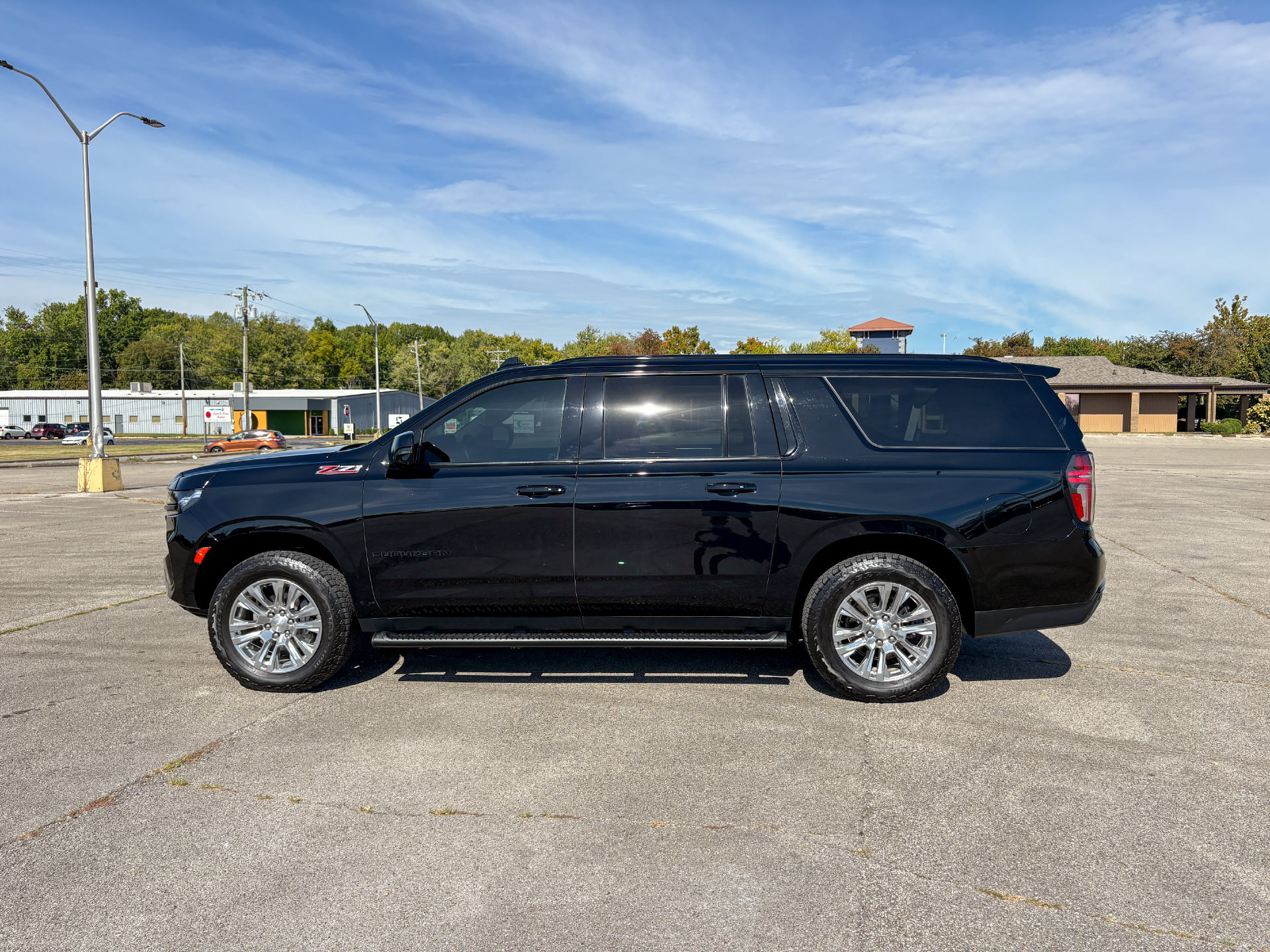 Used 2023 Chevrolet Suburban Z71 w/ Z71 Off-Road Package AWD/4WD image 5