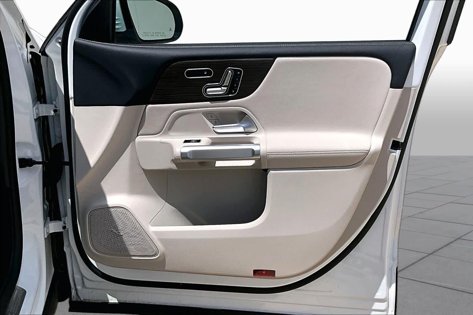 Used 2025 Mercedes-Benz GLB 250 image 23