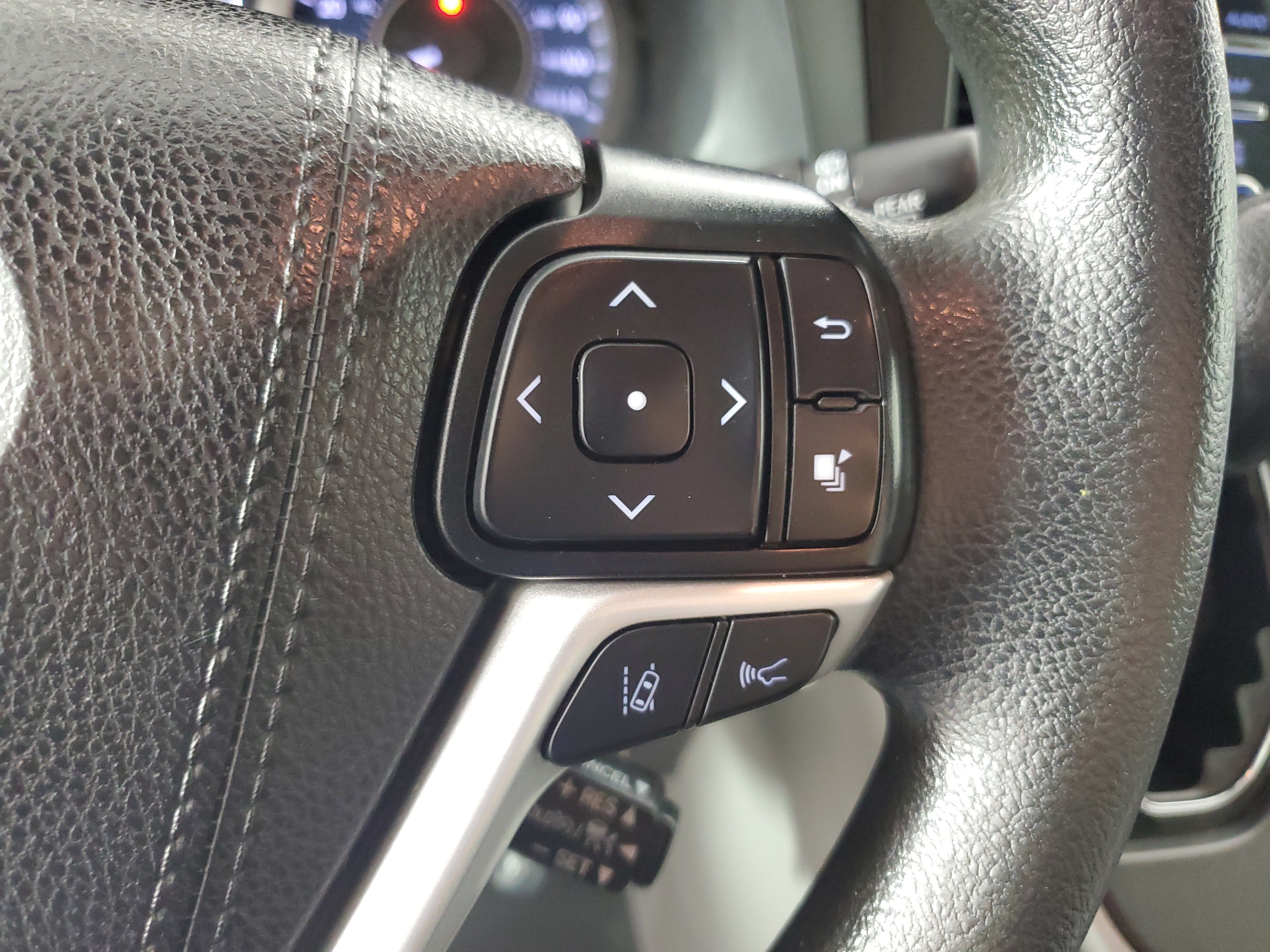 Used 2020 Toyota Sienna LE w/ Carpet Mat Package FWD image 22