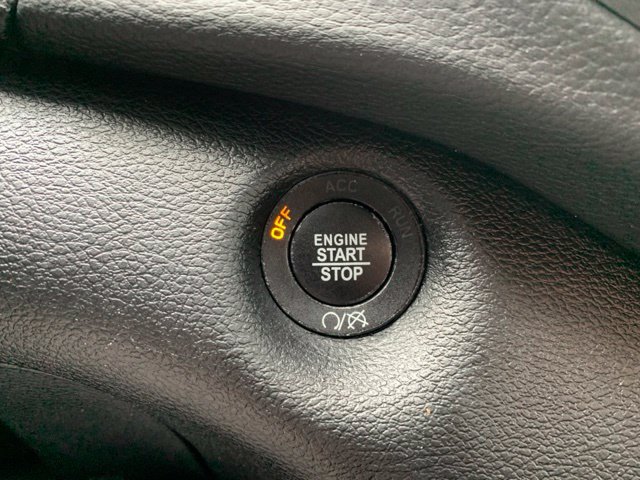 Used 2019 Jeep Cherokee Latitude Plus w/ Comfort/Convenience Group AWD/4WD image 19