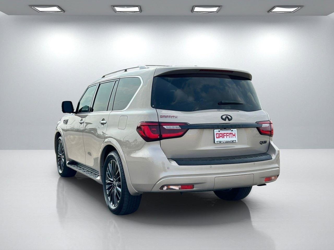 Used 2022 INFINITI QX80 Sensory w/ Cargo Package image 6