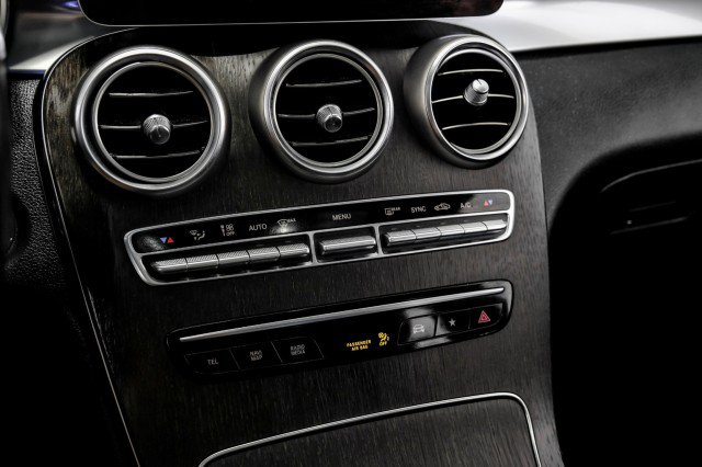 Used 2020 Mercedes-Benz GLC 300 image 24
