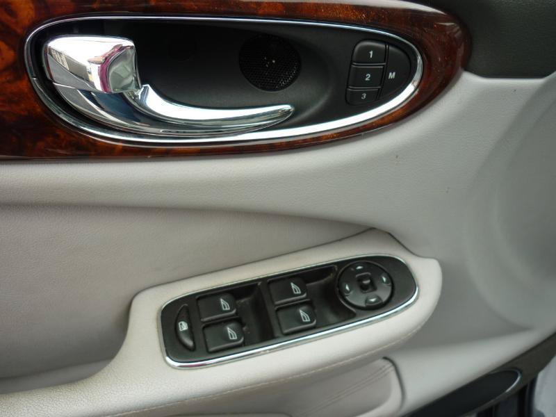 Used 2004 Jaguar XJ8 RWD image 21