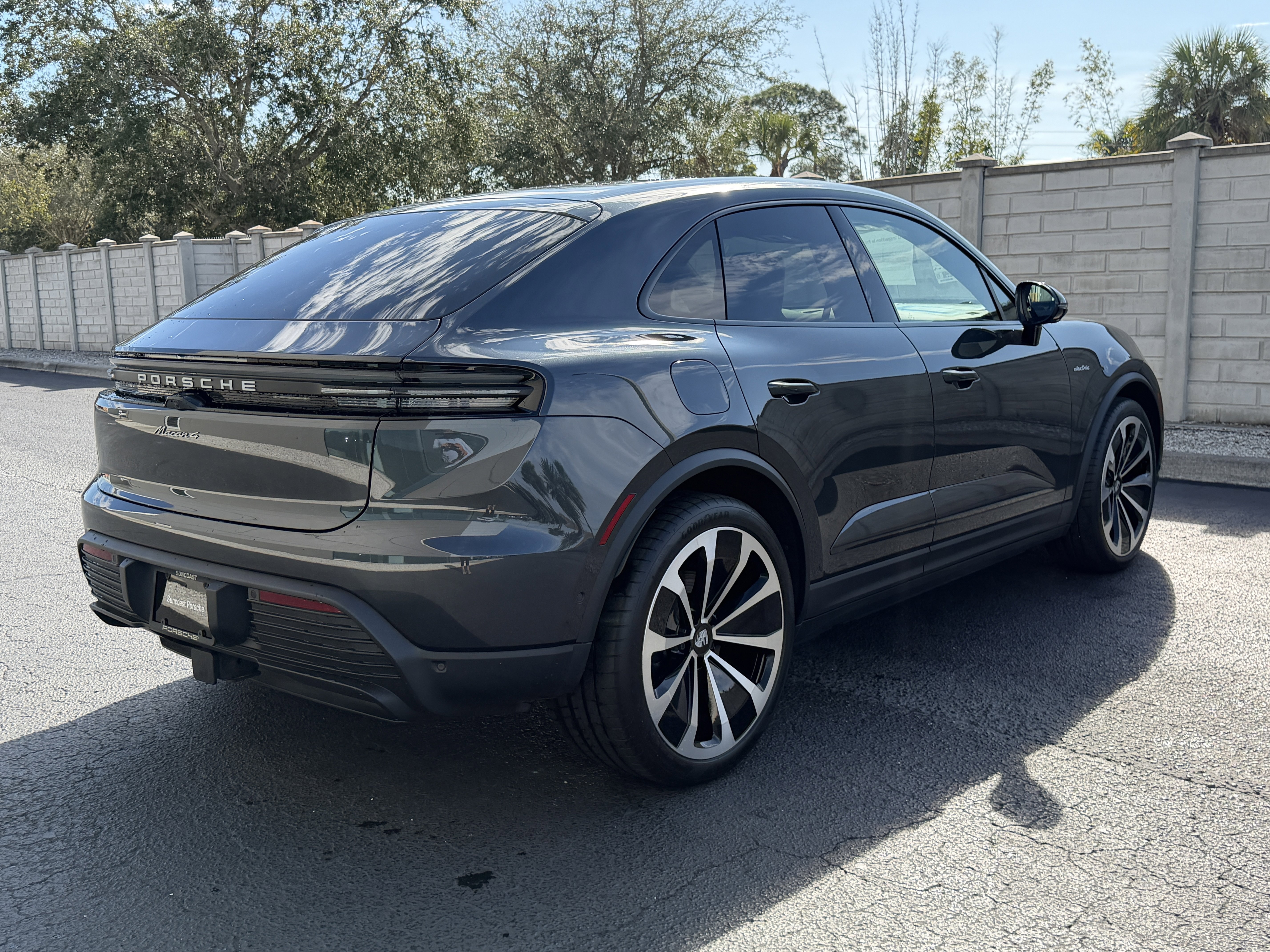 Certified 2024 Porsche Macan 4 Electric image 8