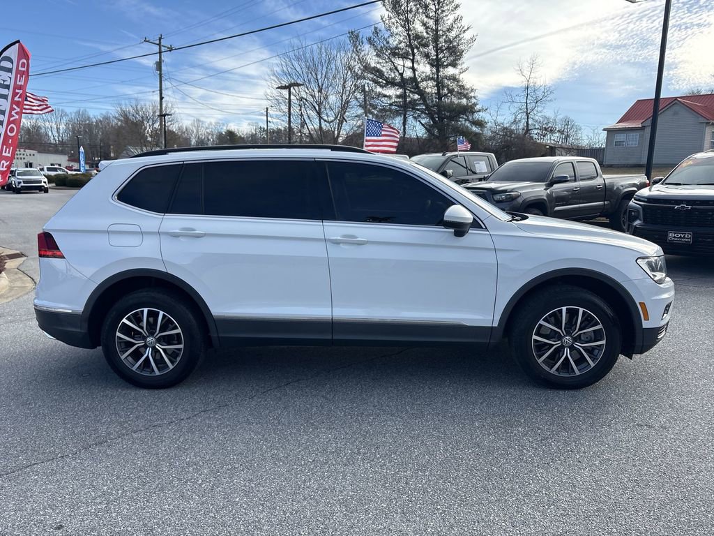 Used 2020 Volkswagen Tiguan SE w/ Panoramic Sunroof Package image 11