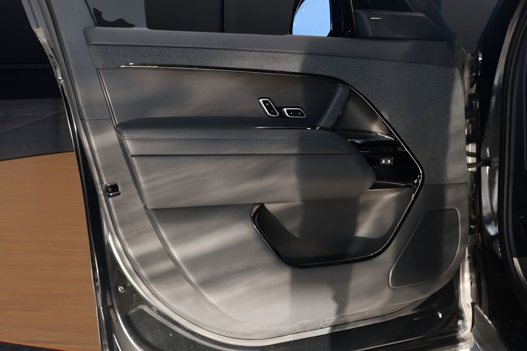 Used 2023 Land Rover Range Rover Sport SE Dynamic image 20