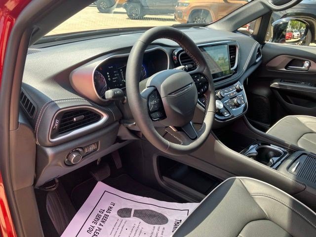 New 2027 Chrysler Pacifica Limited AWD/4WD image 14