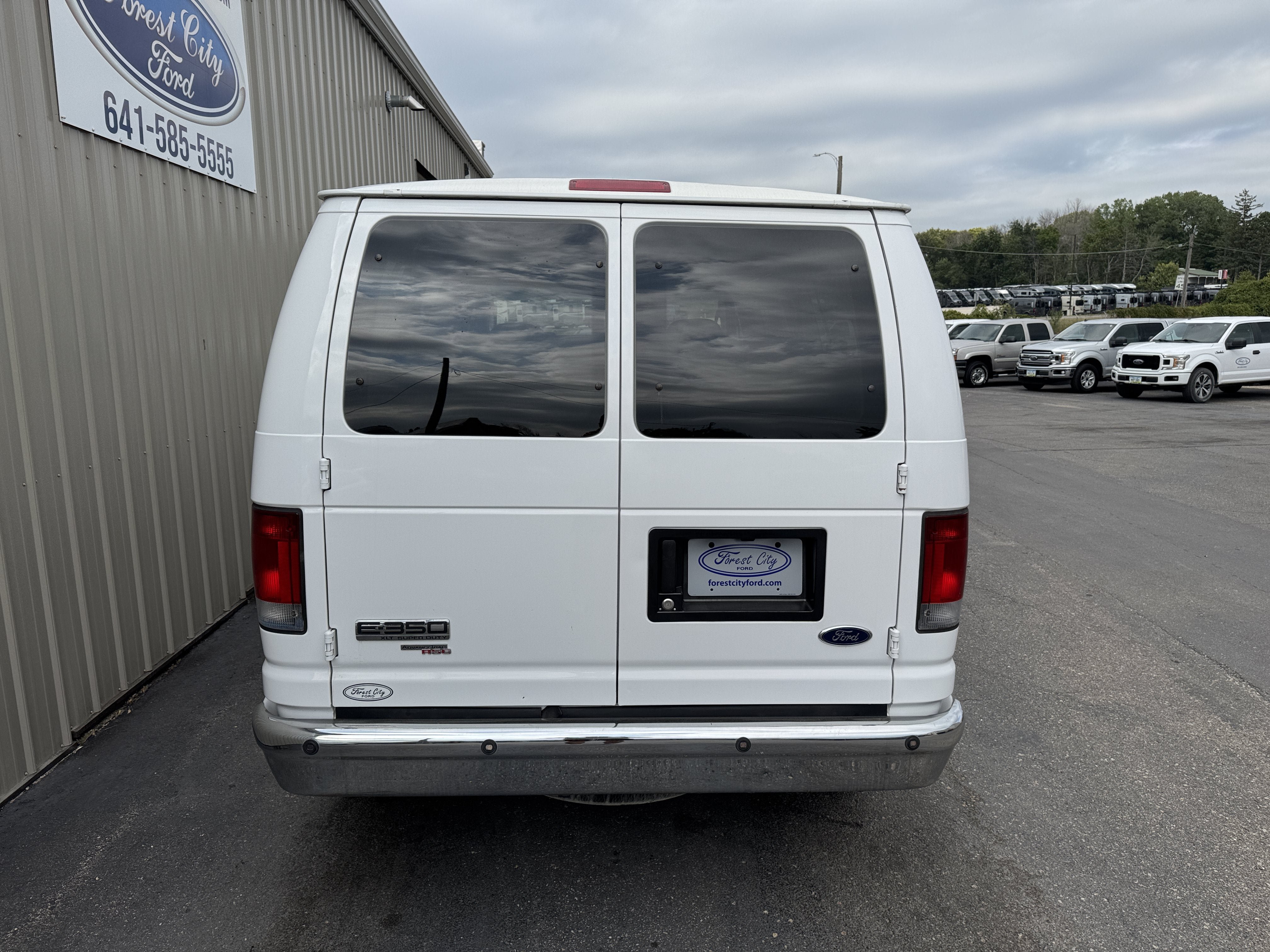 Used 2008 Ford E-350 and Econoline 350 XL RWD image 4