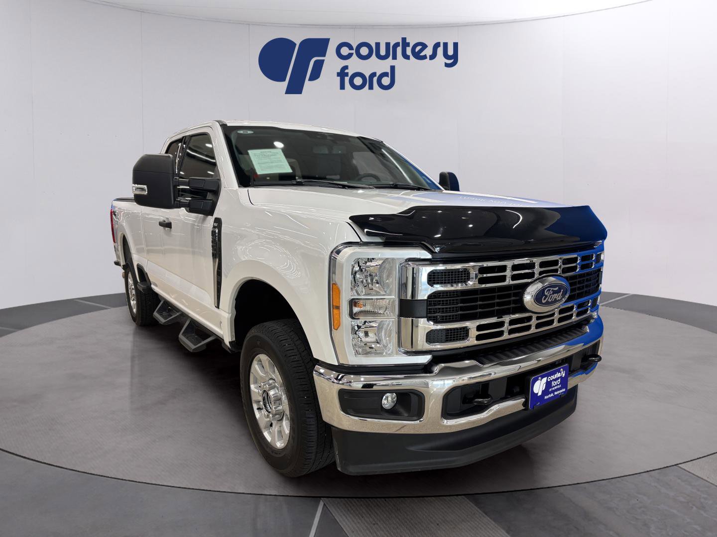 Certified 2023 Ford F250 XLT AWD/4WD image 1