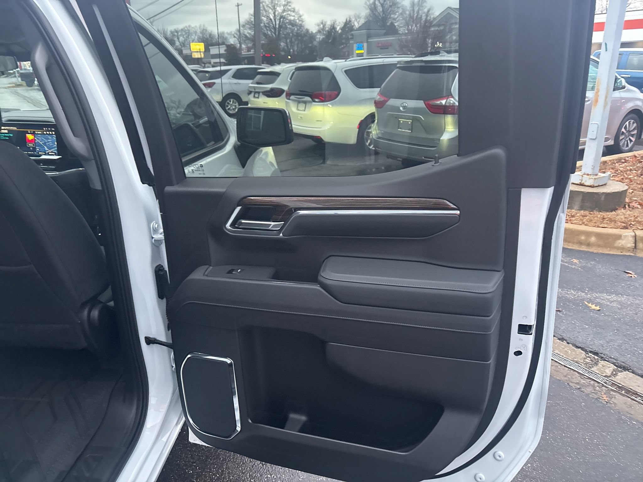 Used 2025 Chevrolet Silverado 1500 LT w/ Protection Package AWD/4WD image 19