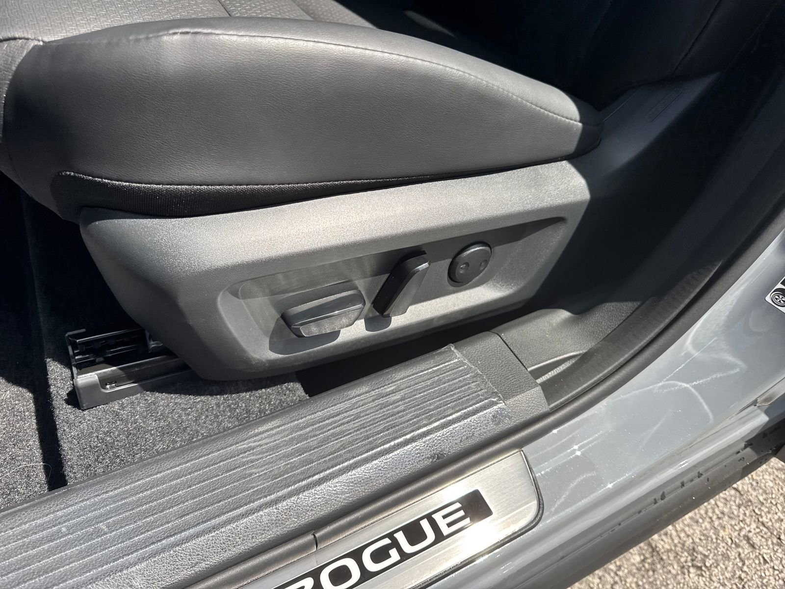 New 2026 Nissan Rogue SV FWD image 24