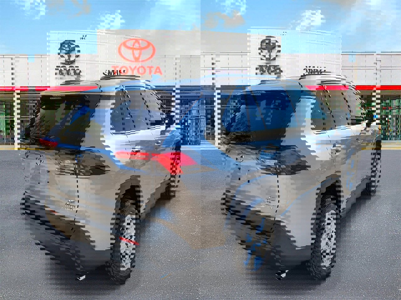 Used 2020 Toyota RAV4 XLE image 3