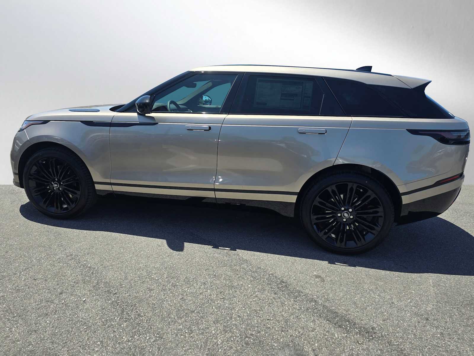 Certified 2026 Land Rover Range Rover Velar Dynamic SE image 4