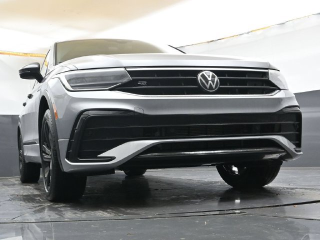 Used 2024 Volkswagen Tiguan SE R-Line AWD/4WD image 36