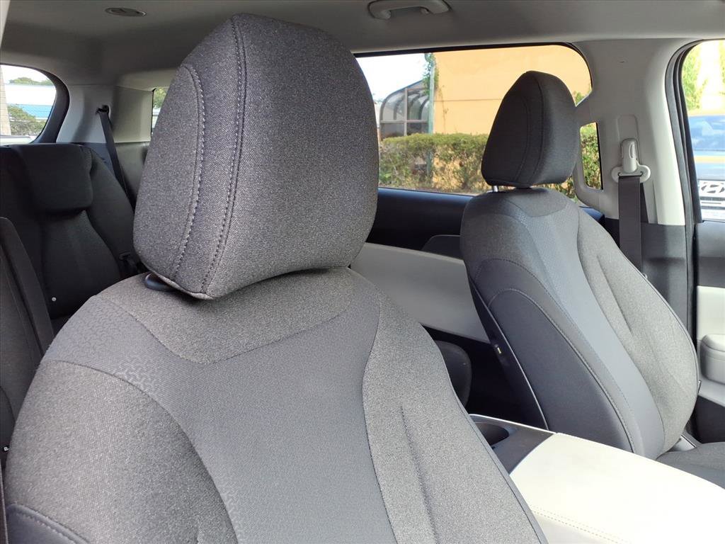 Used 2024 Kia Carnival LX image 22