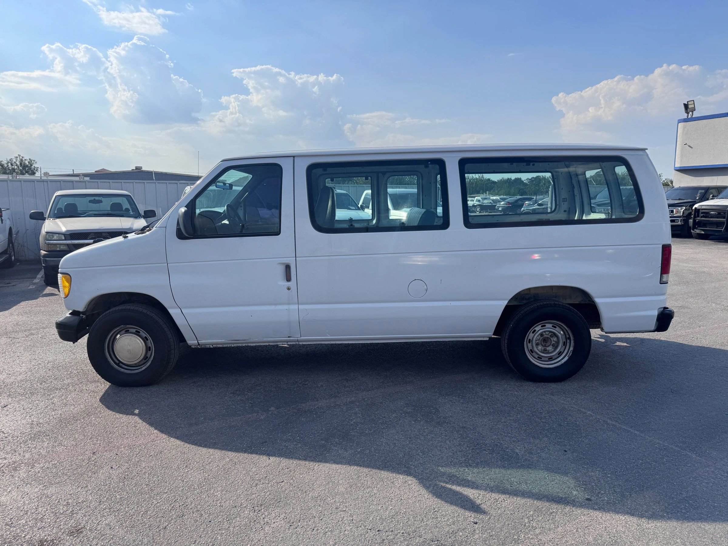 Used 2001 Ford E-150 and Econoline 150 image 8