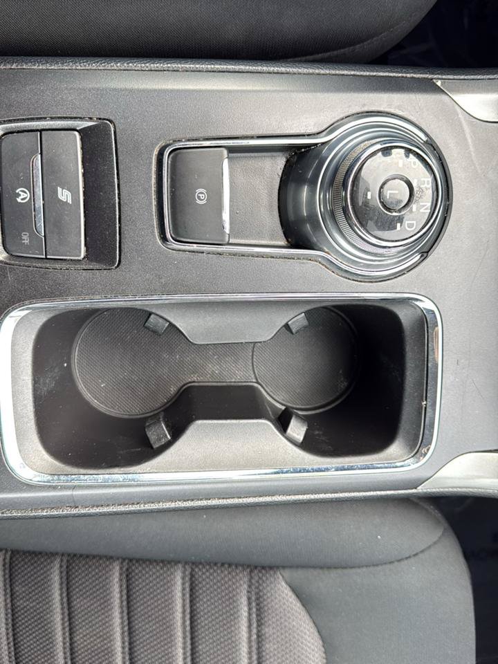 Used 2020 Ford Fusion SE FWD image 18