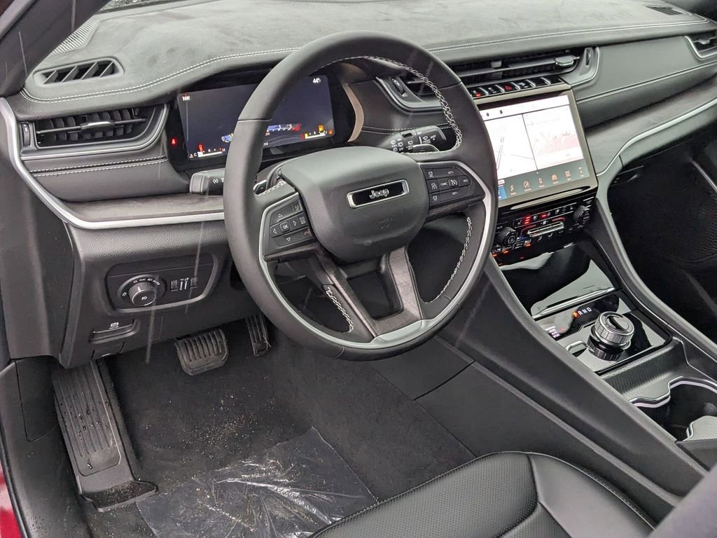 New 2025 Jeep Grand Cherokee Limited w/ Luxury Tech Group II AWD/4WD image 2