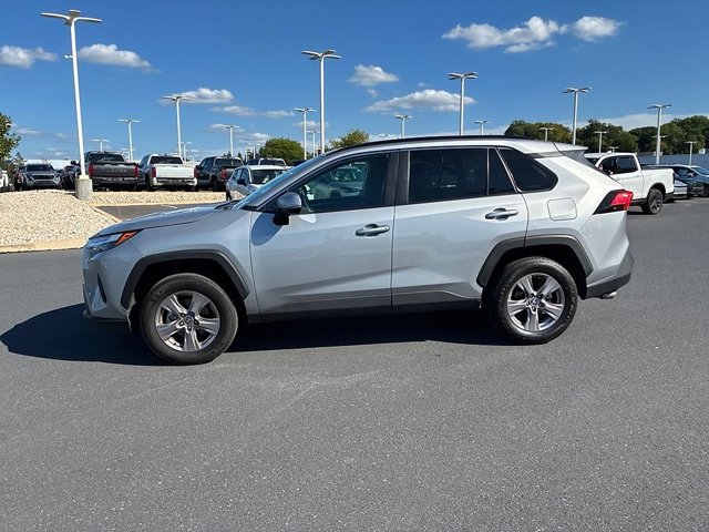 Used 2025 Toyota RAV4 XLE AWD/4WD image 17