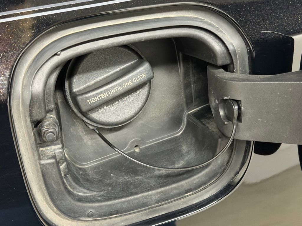 Used 2016 Chevrolet Malibu Premier w/ Driver Confidence Package image 16