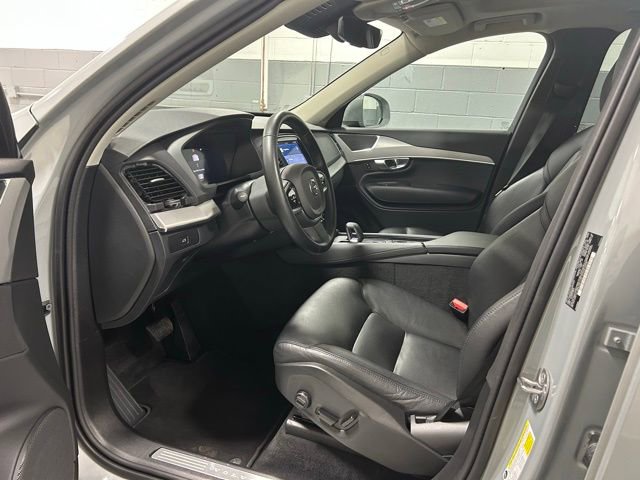 Used 2025 Volvo XC90 B5 Core image 10