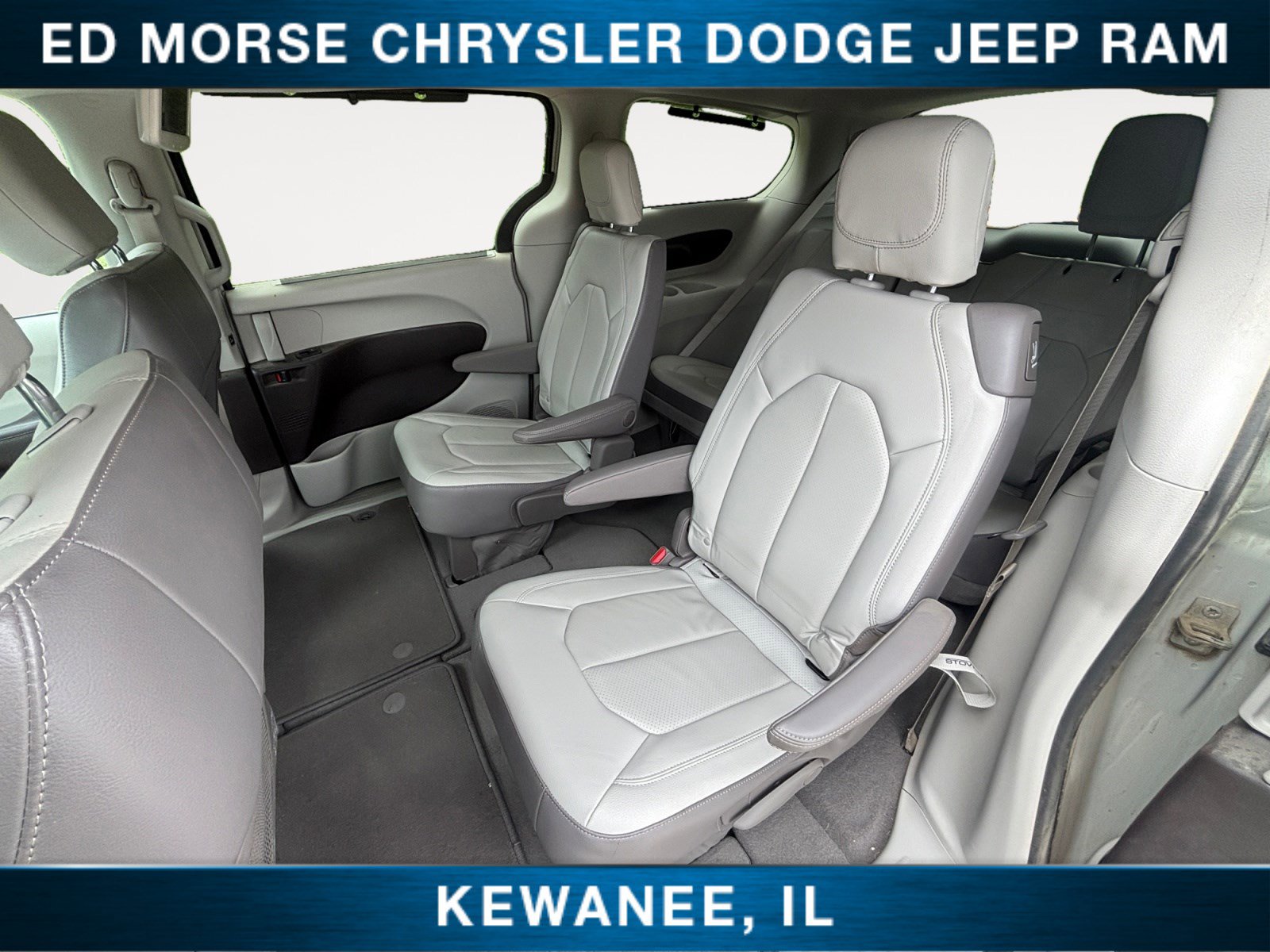 Used 2019 Chrysler Pacifica Touring-L FWD image 13