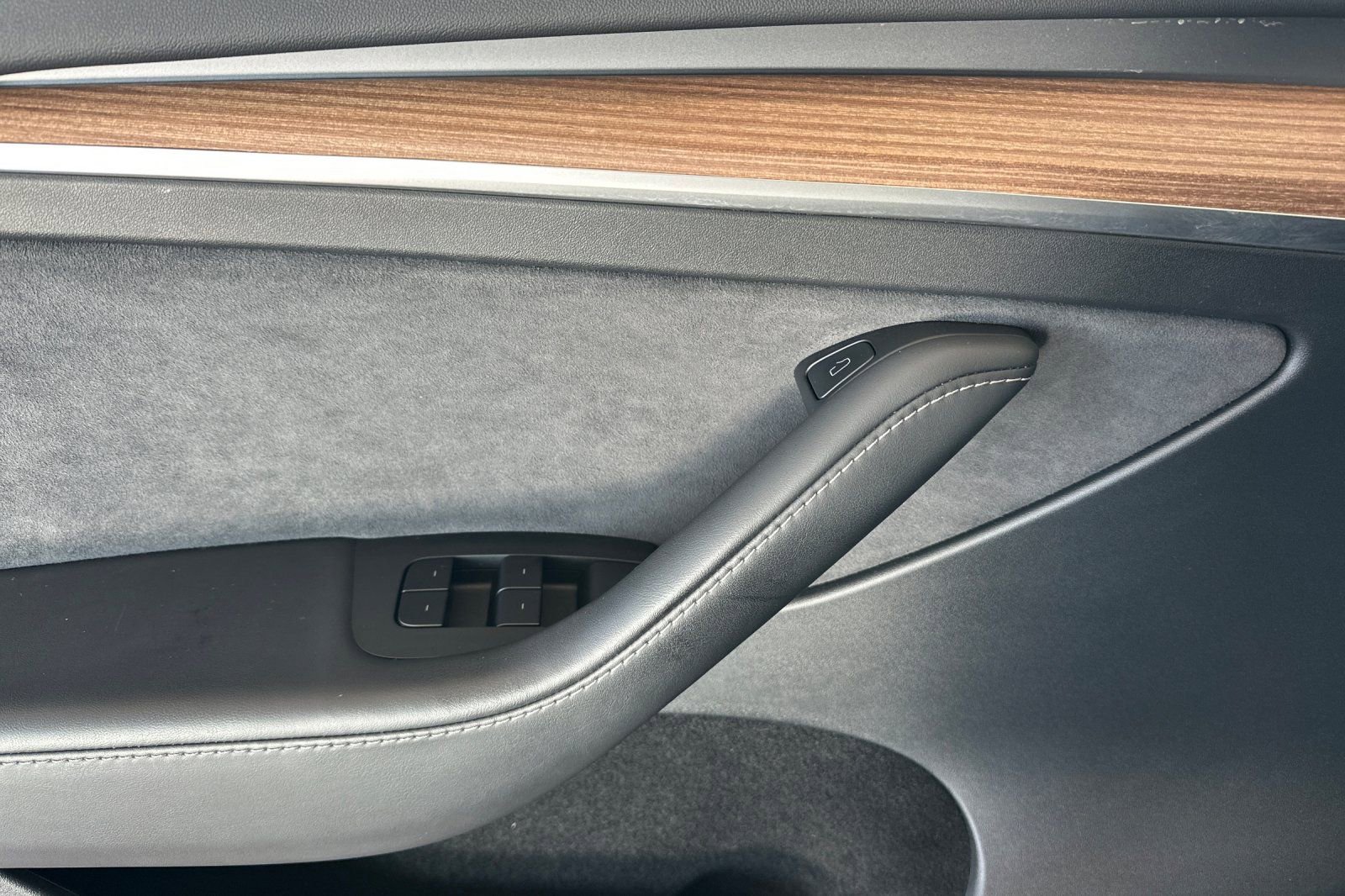 Used 2025 Tesla Model Y Long Range image 11