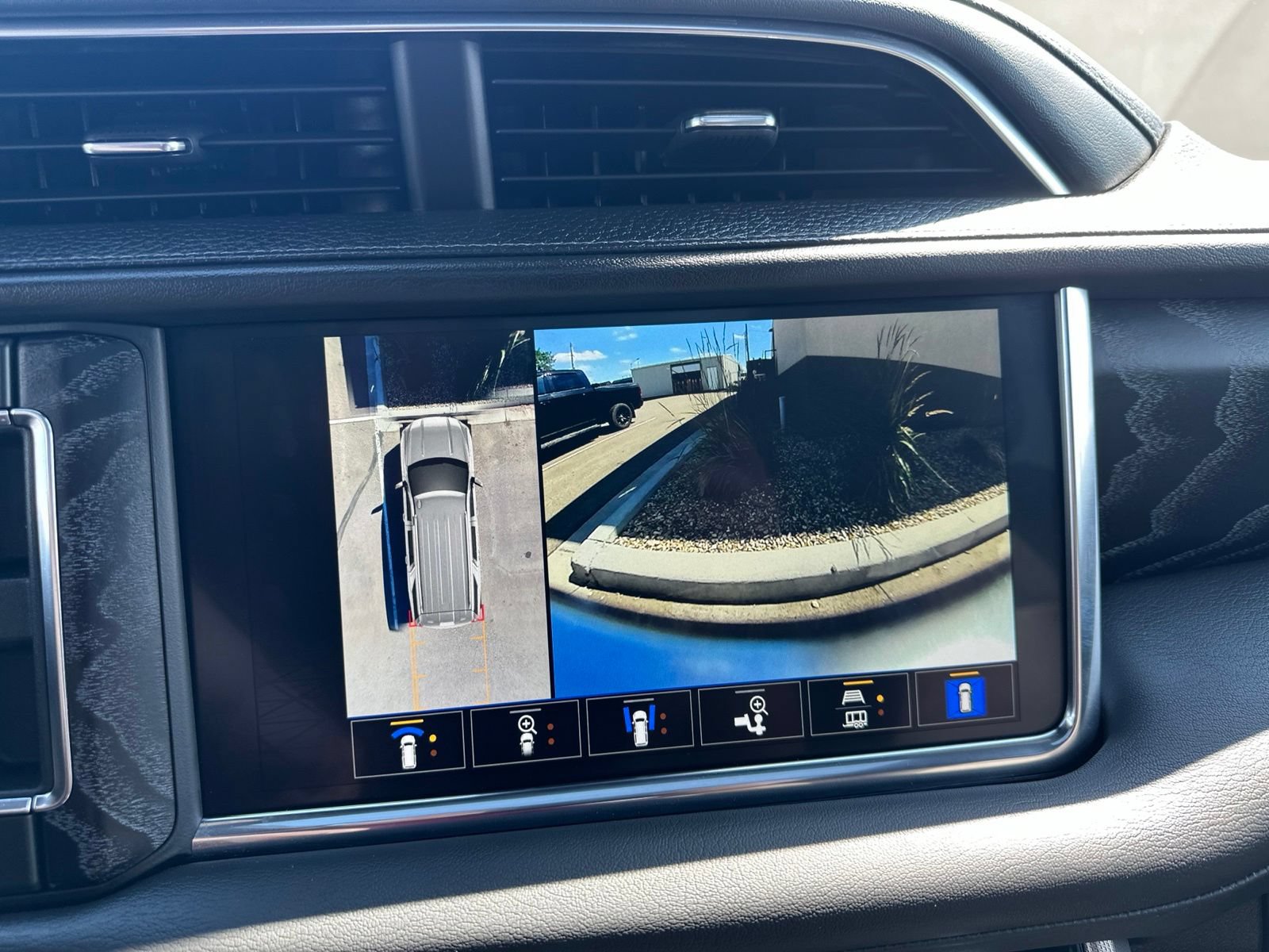 Used 2023 GMC Yukon Denali AWD/4WD image 69