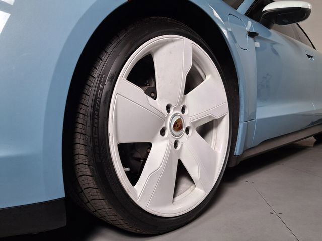 Used 2021 Porsche Taycan image 9