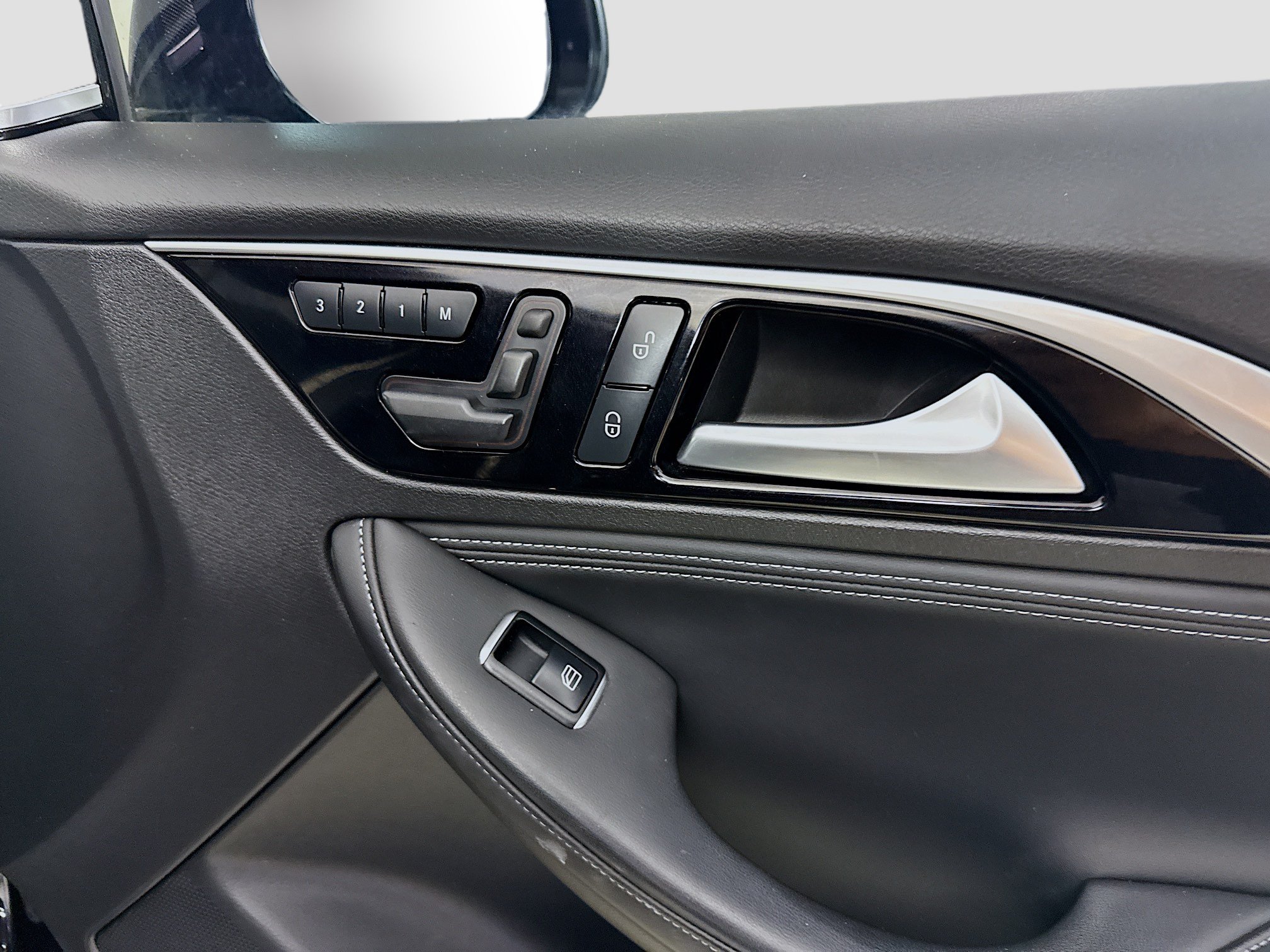Used 2017 INFINITI QX30 Sport FWD image 30