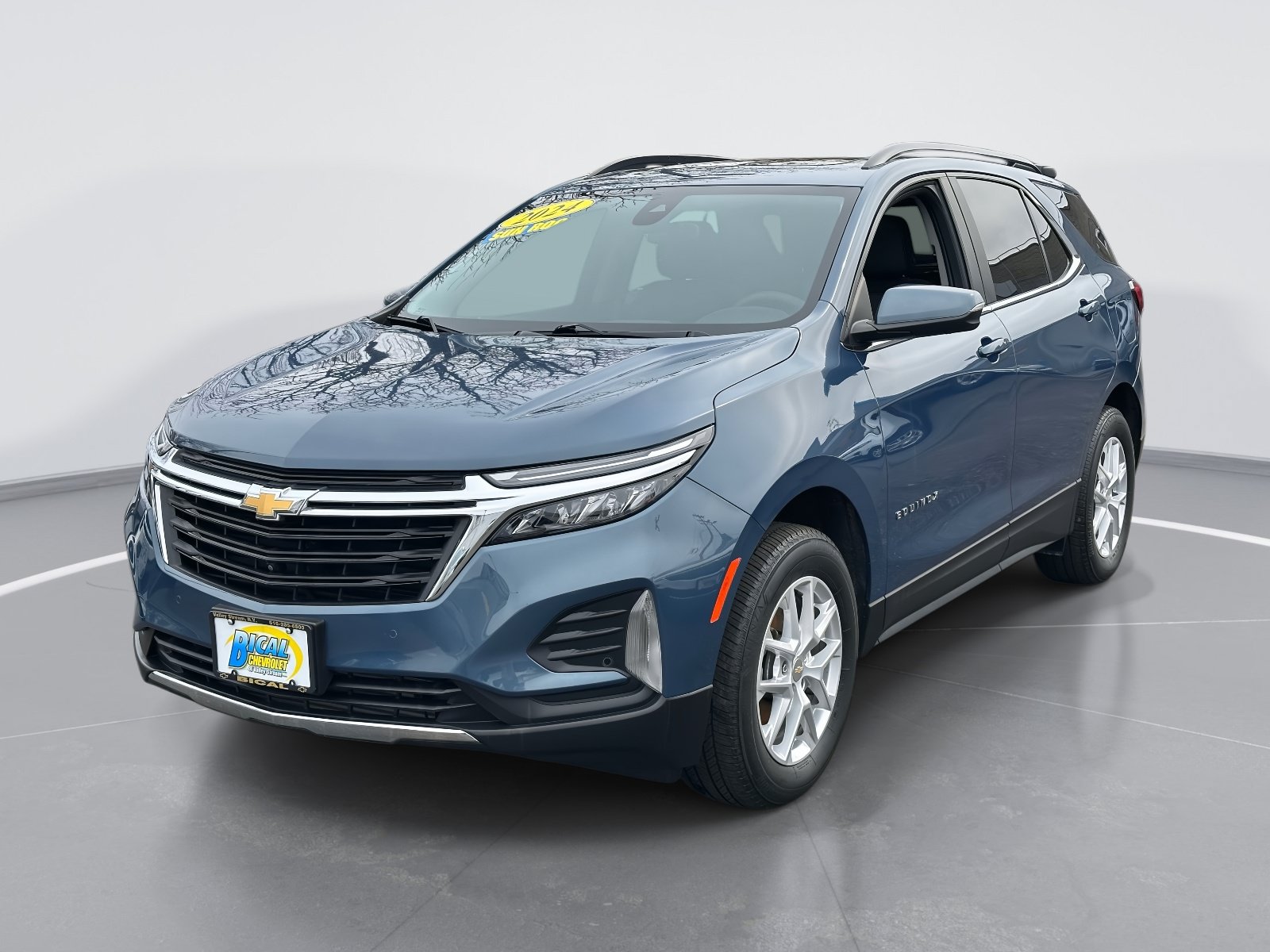 Used 2024 Chevrolet Equinox LT AWD/4WD image 3