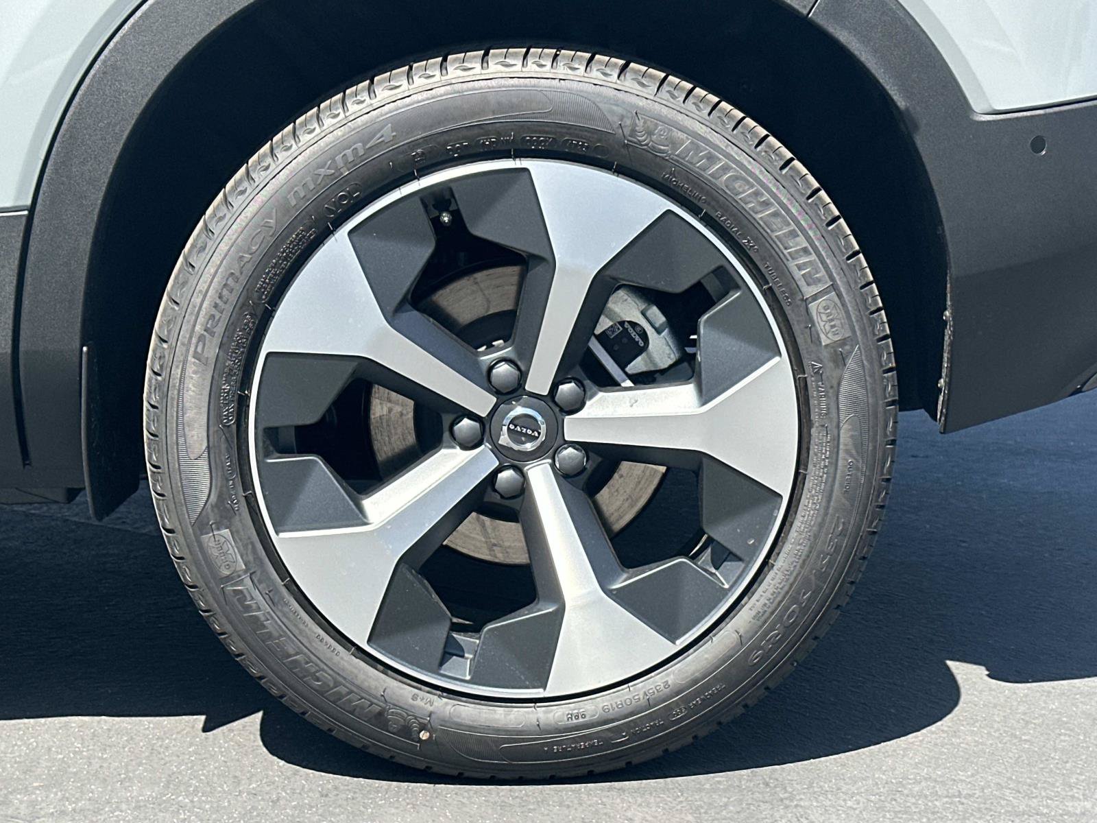 New 2026 Volvo XC40 B5 Plus w/ Protection Package Premier AWD/4WD image 23