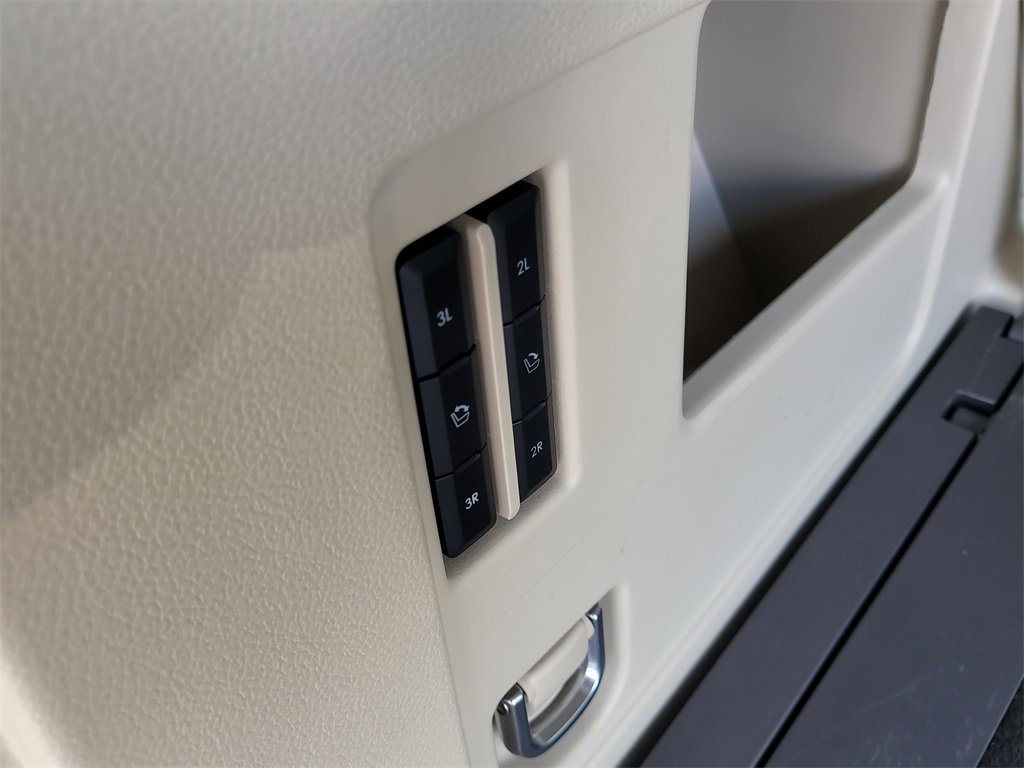 Used 2021 Lincoln Navigator Reserve image 9