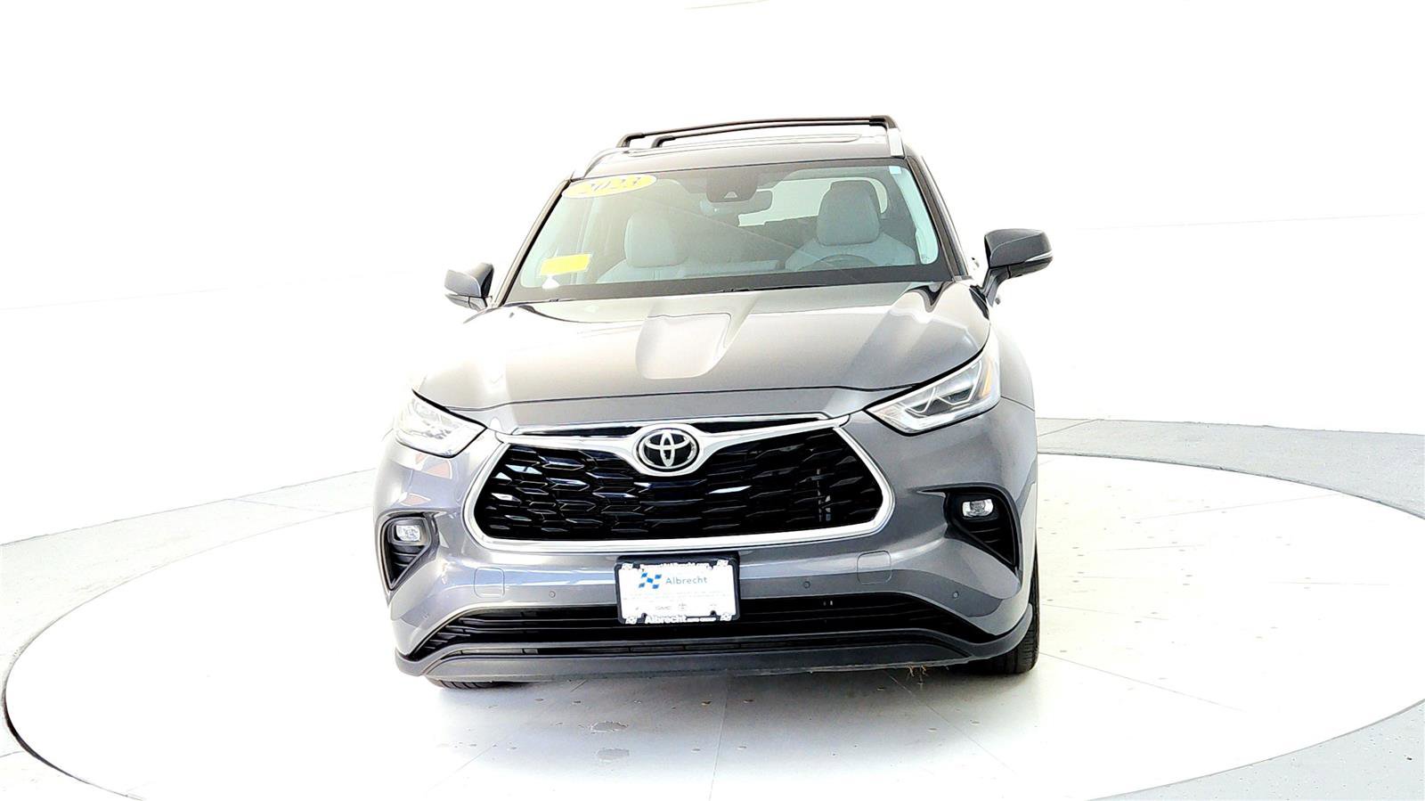 Used 2023 Toyota Highlander Limited image 8