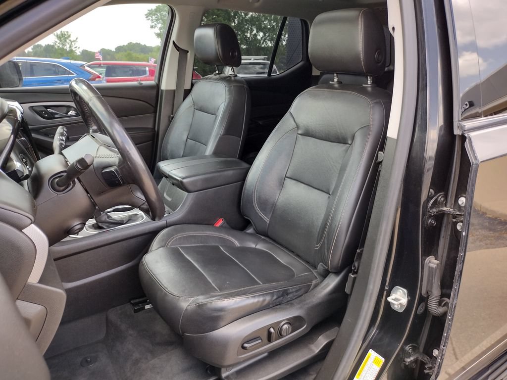 Used 2021 Chevrolet Traverse Premier w/ Redline Edition AWD/4WD image 2
