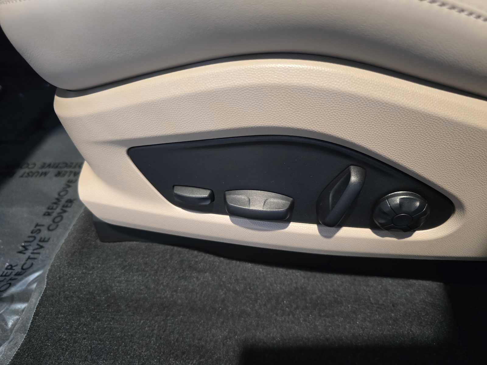 Used 2025 Porsche Macan Electric image 25