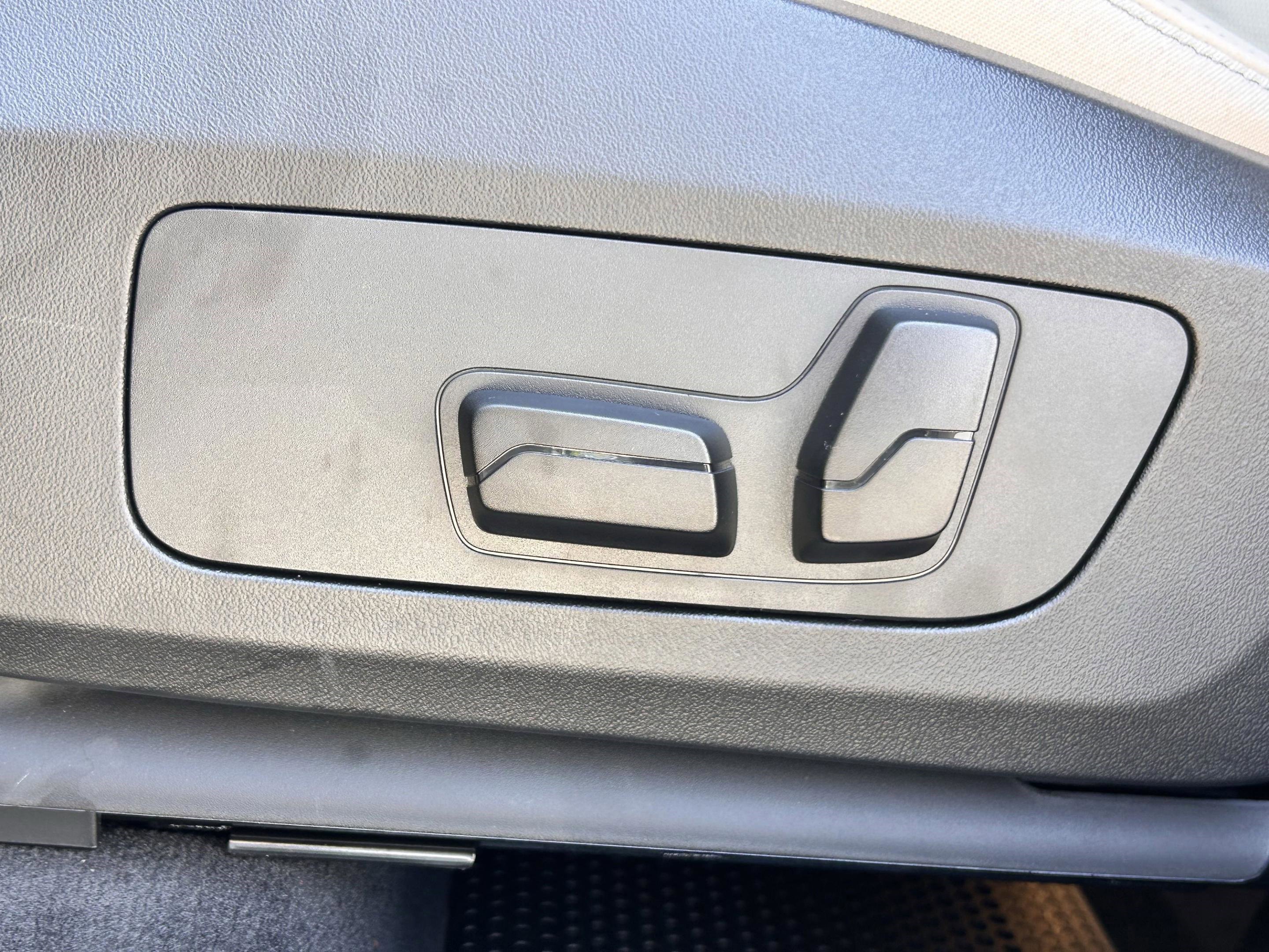 Used 2025 BMW X1 xDrive28i w/ Technology Package image 27