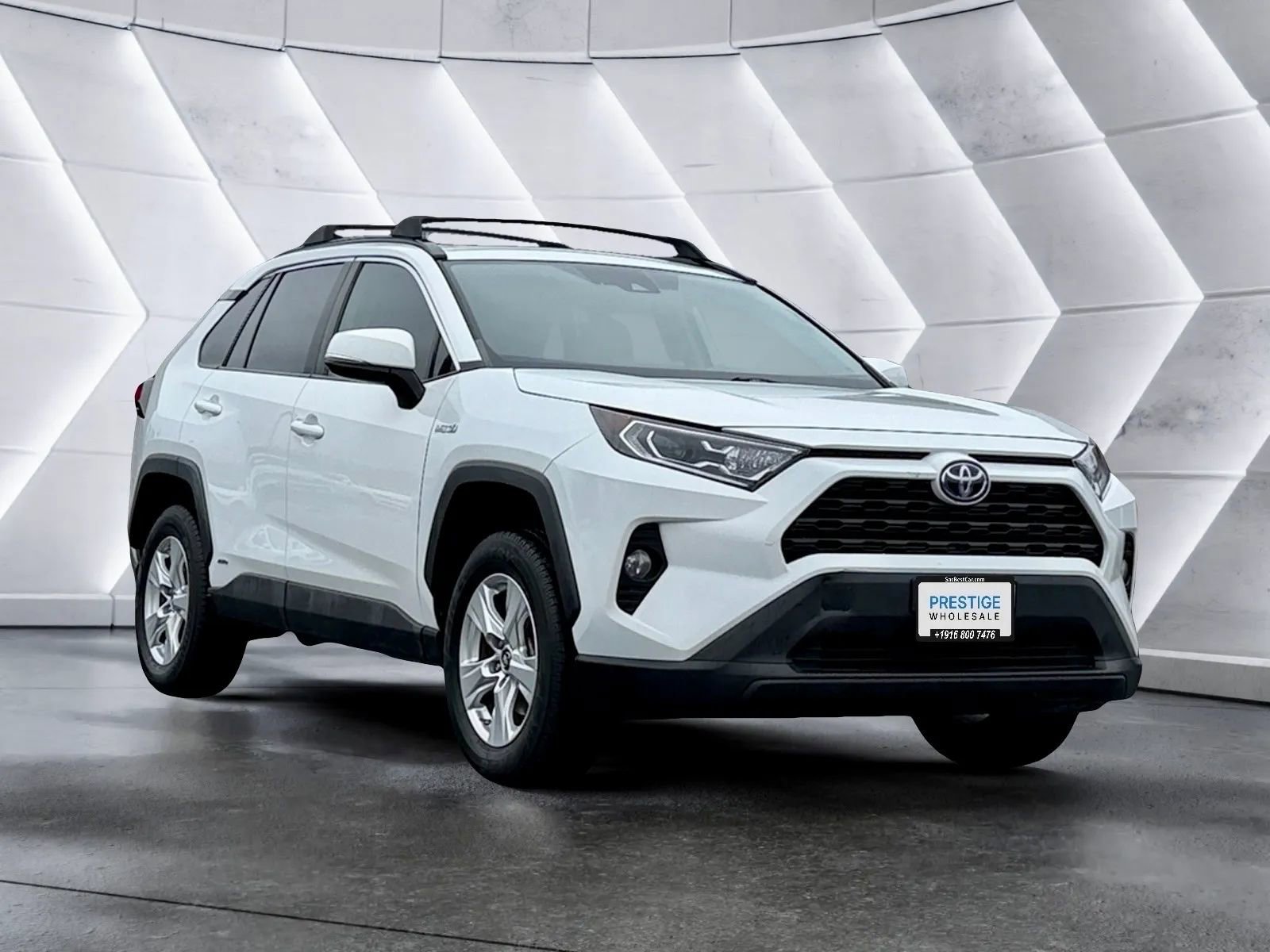 Used 2019 Toyota RAV4 XLE w/ Convenience Package image 3