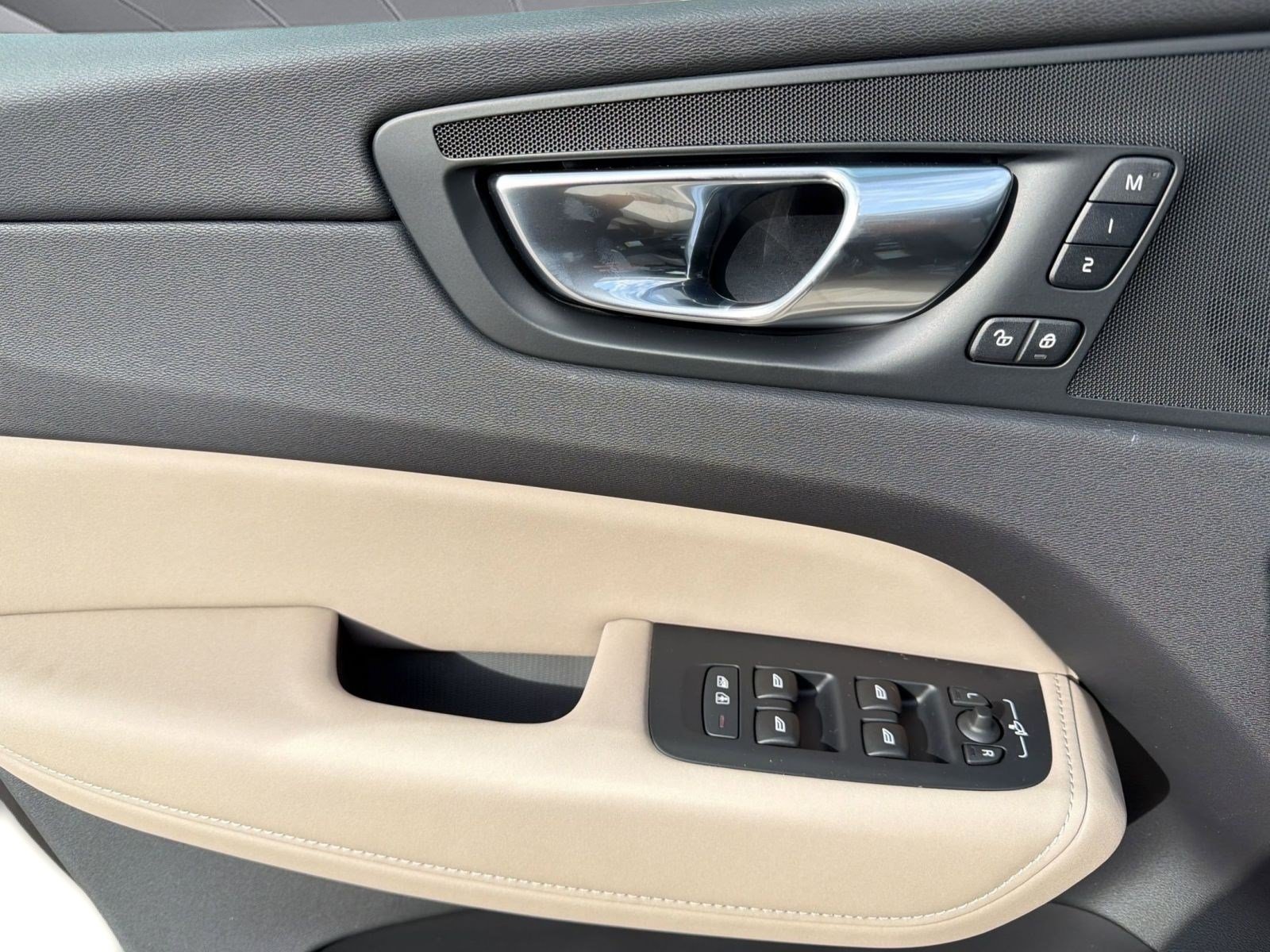 New 2026 Volvo XC60 B5 Core w/ Protection Package Premier AWD/4WD image 13