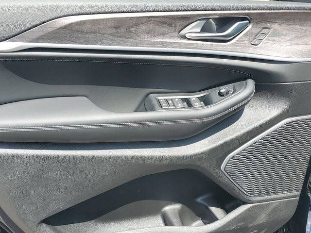 New 2026 Jeep Grand Cherokee Limited AWD/4WD image 16