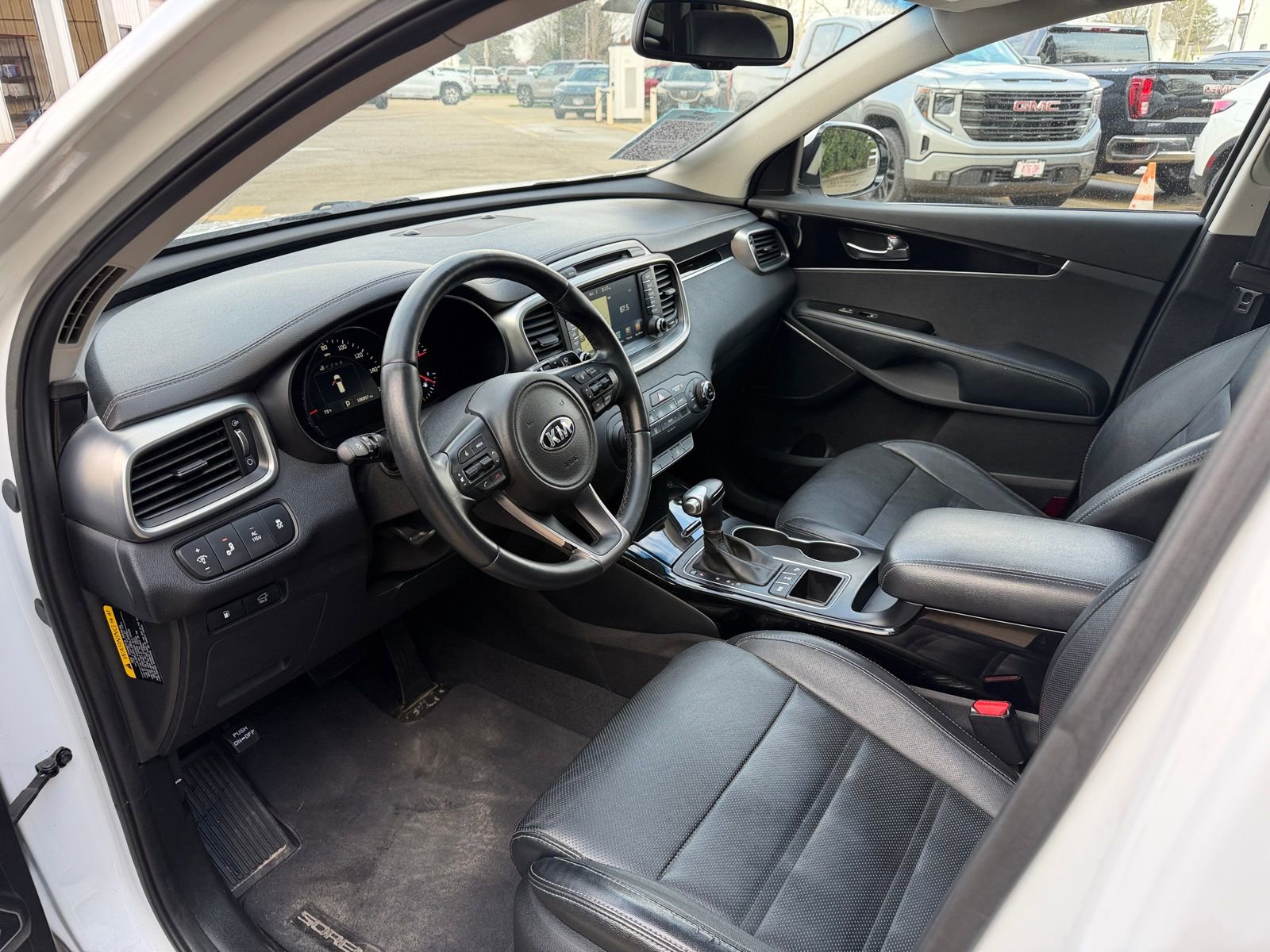 Used 2017 Kia Sorento SX image 11