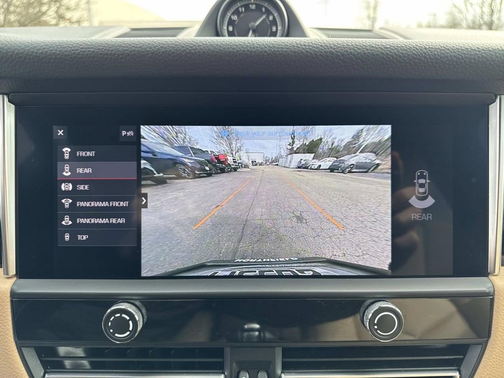Used 2024 Porsche Macan AWD/4WD image 25